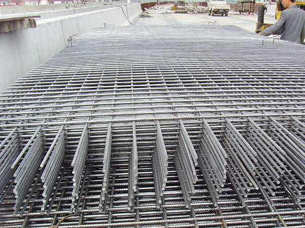 湖南钢丝网厂家向您介绍钢筋网在水泥混凝土路面工程的应用